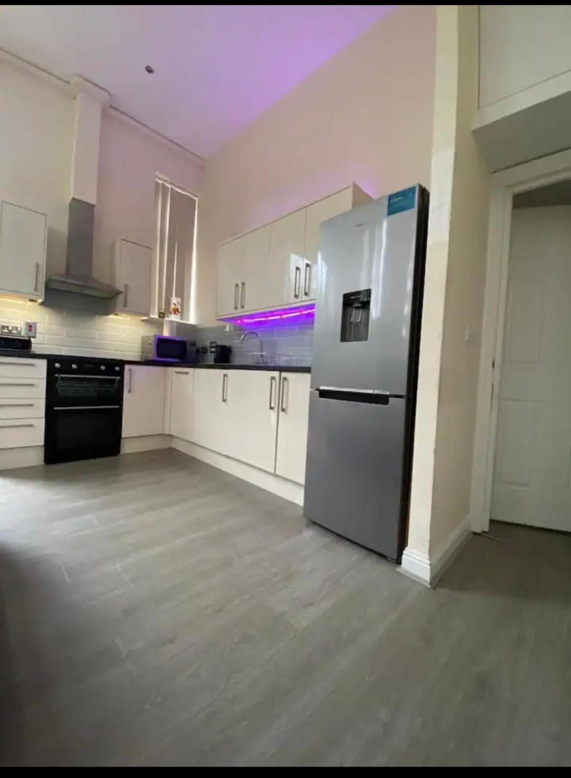 Spacious King Room With Private Entrance - Near Emirates And Camden And King'S Cross - 5 Min To Tube فينتشلي المظهر الخارجي الصورة