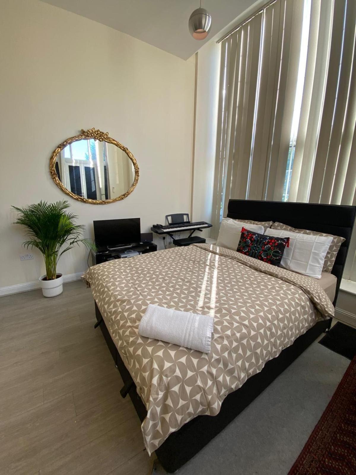 Spacious King Room With Private Entrance - Near Emirates And Camden And King'S Cross - 5 Min To Tube فينتشلي المظهر الخارجي الصورة