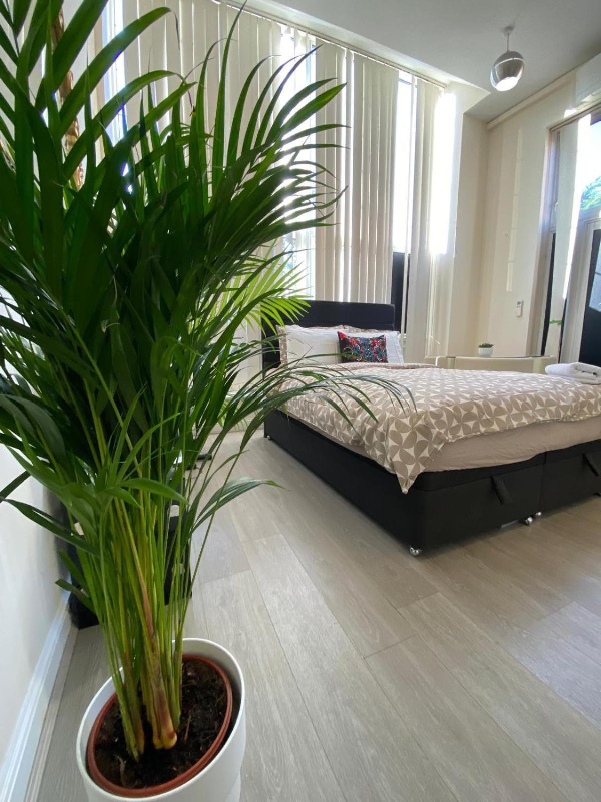 Spacious King Room With Private Entrance - Near Emirates And Camden And King'S Cross - 5 Min To Tube فينتشلي المظهر الخارجي الصورة